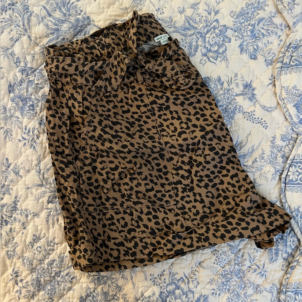 NWT aerie short
